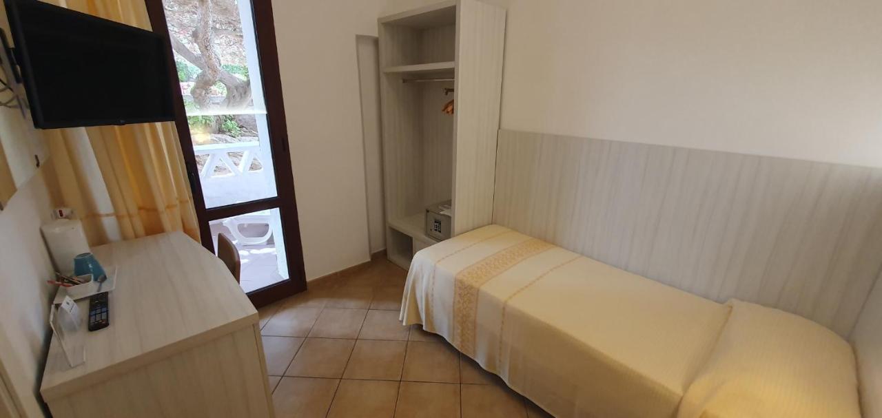 Hotel Mon Repos Бая Сардиния Екстериор снимка